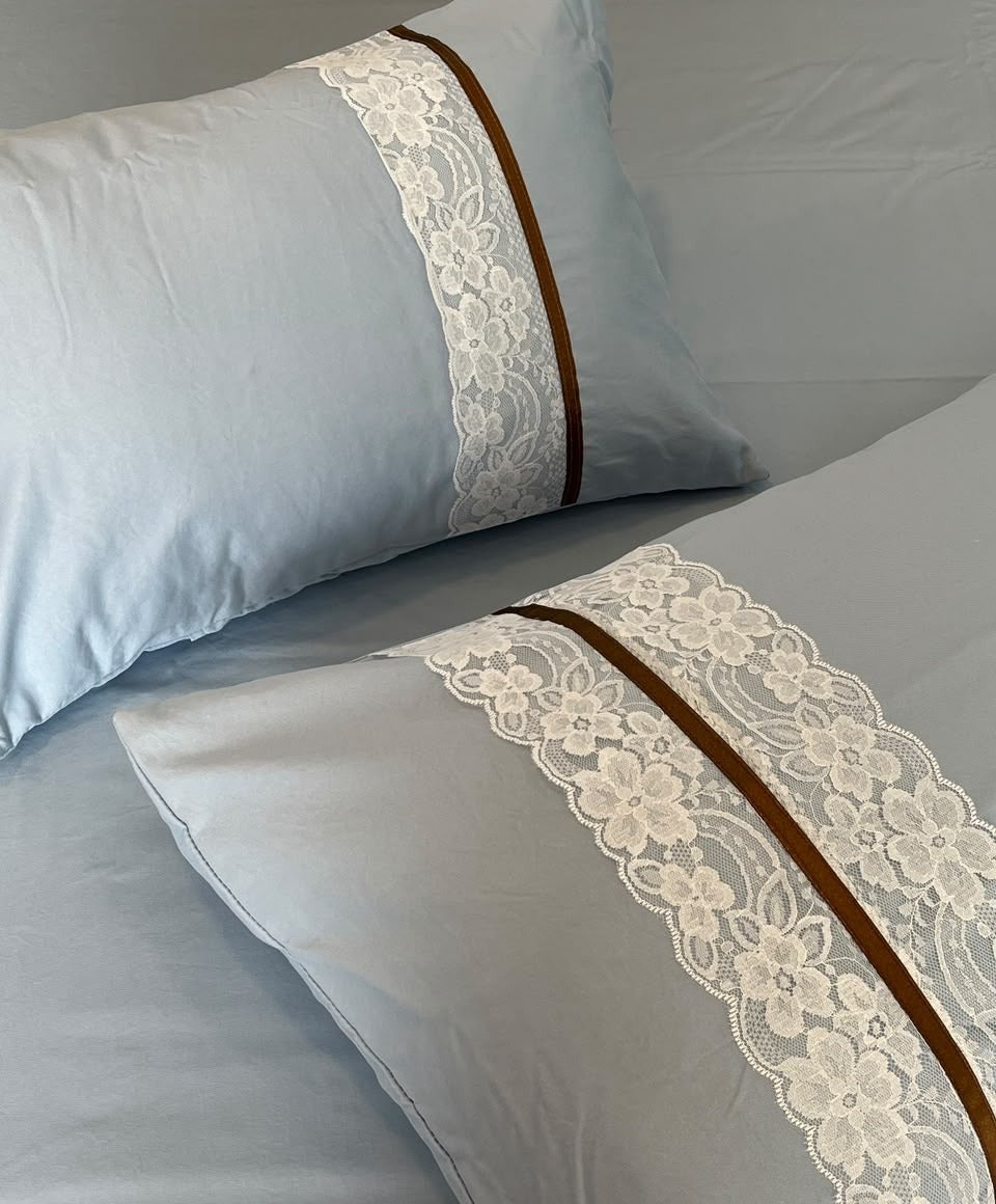 Glace Cotton 5 Piece King Bedding Set With Lace Pillow Covers in Blue