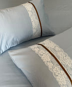 Glace Cotton 5 Piece King Bedding Set With Lace Pillow Covers in Blue